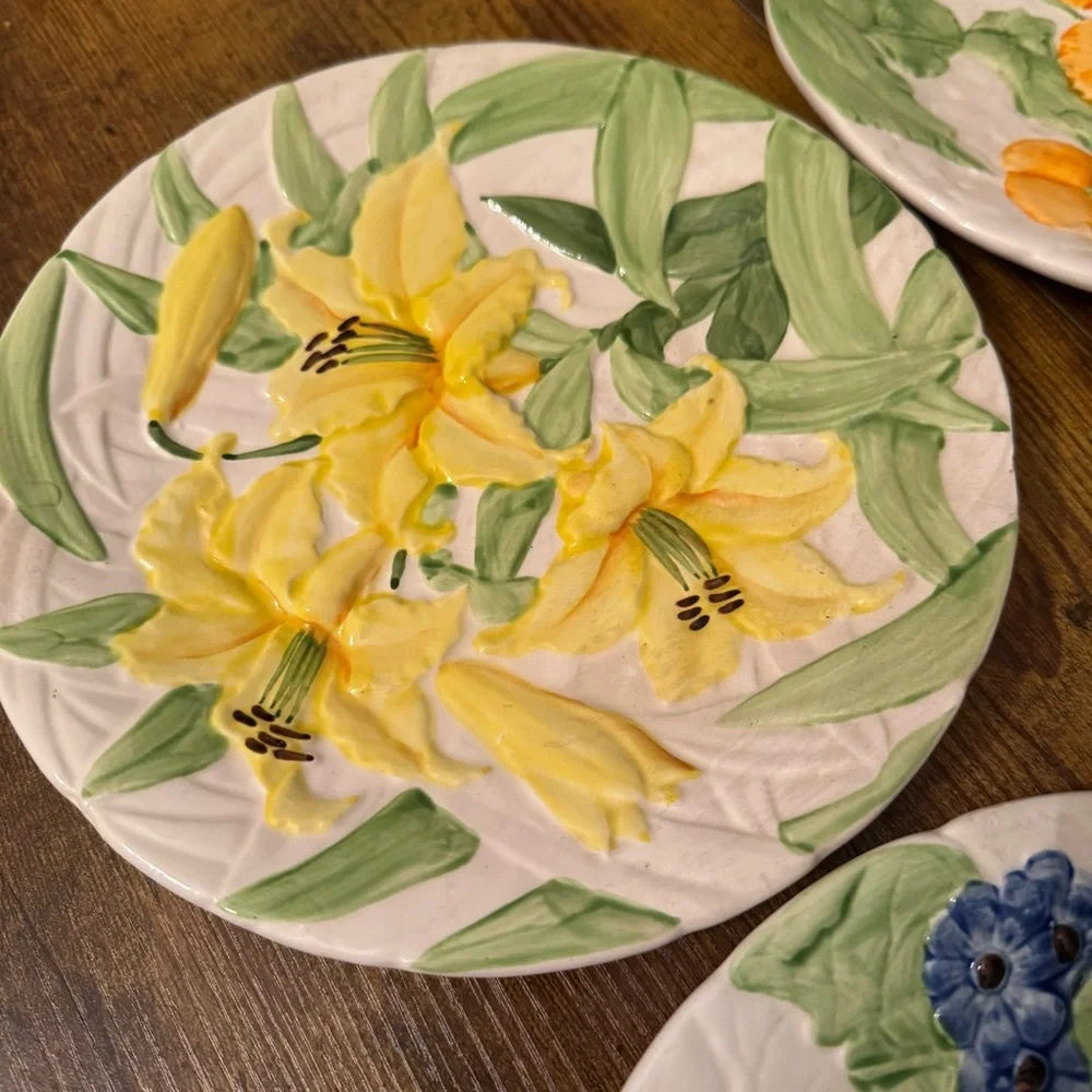 Shafford Raised‎ Relief Floral Plates Set of 4 Ceramic Mixed Flowers